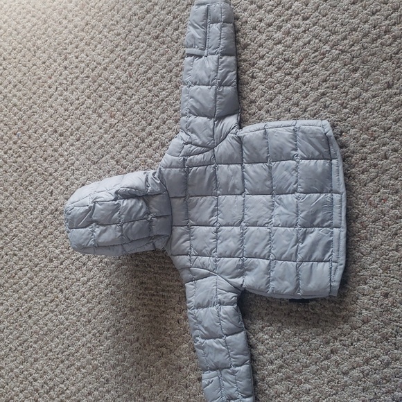Infant North Face coat - Picture 3 of 3